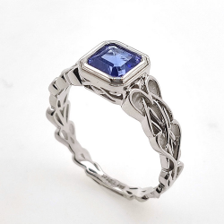 Anillo de Tanzanita en oro blanco de 9kt estilo nudo celta