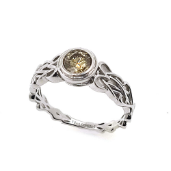 Diamond Ring in 18kt white gold Celtic Knot