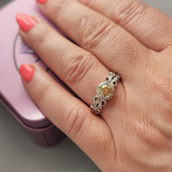 Diamantring aus 18kt Weißgold Keltischer Knoten