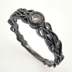 Diamond Ring in 9kt yellow gold with black rhodium plating in Celtic knot