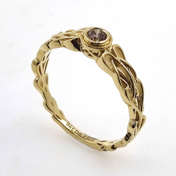 Diamantring aus 9kt Gelbgold Keltischer Knoten