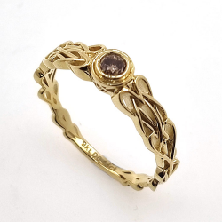 Diamond Ring in 9kt yellow gold Celtic Knot