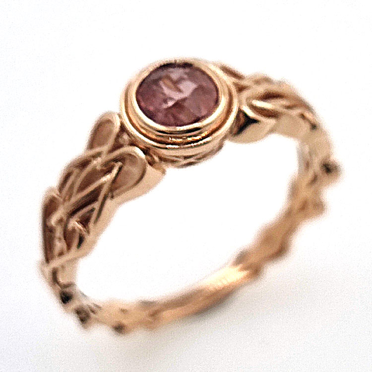 Unheated Padsparadcha Sapphire Ring in 18 kt rose gold Celtic knot