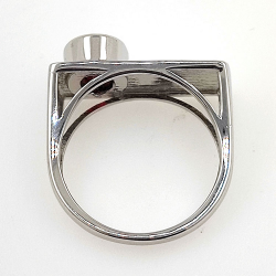 Edelsteinring aus 925er Sterlingsilber, vergoldet in Gelbgold, Roségold oder mit einer Rhodiumbeschichtung in Weiß.