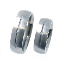 Bague en diamant et titane