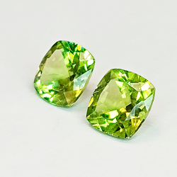 Peridoto talla cojín 6 mm 2 pz