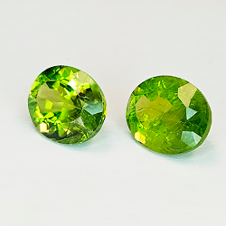 Peridoto talla oval 10 x 8 mm 1pz