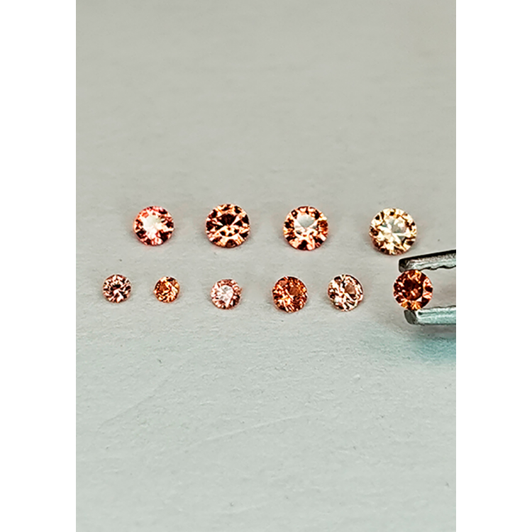 Padparadscha-Saphir im Brillantschliff, 1 bis 2 mm, 1 Karat