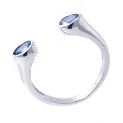 Anillo de zafiro o aguamarina en Plata de Ley 925 bañada en rodio blanco o negro..