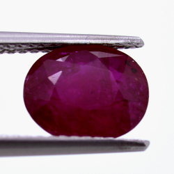 2,51 ct. RubinOval Schnitt