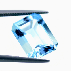 12,76 ct Topaze Bleu Taille Émeraude