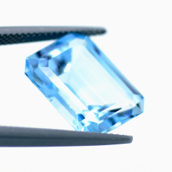 12,76 ct Topaze Bleu Taille Émeraude