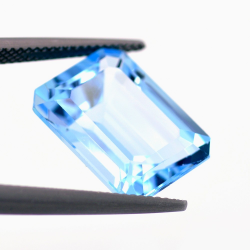 13,73 ct Topaze Bleu Taille Émeraude