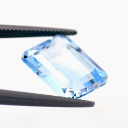 13,66 ct Topaze Bleu Taille Émeraude