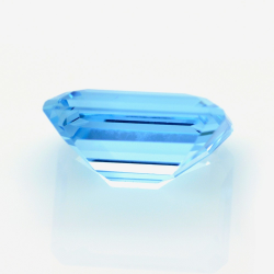 13,89 ct Blue Topaz Emerald Cut