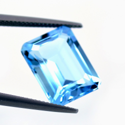 13,89 ct Topaze Bleu Taille Émeraude