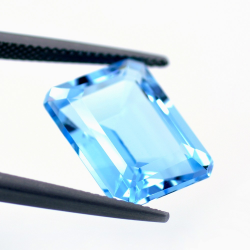 13,89 ct Blue Topaz Emerald Cut