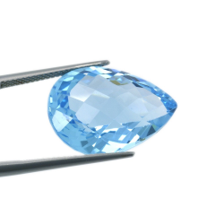 24,66 ct  Topacio Azul Talla Pera con Damero