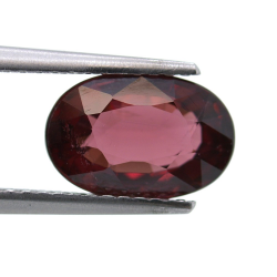 2,81 ct Rhodolite Garnet Oval Cut