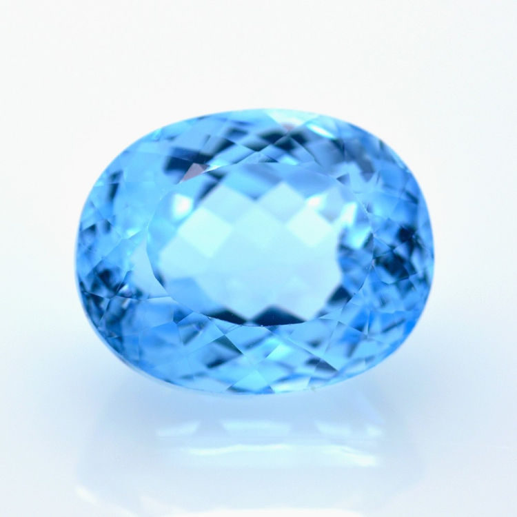 32,34 ct Topacio Azul Suizo Talla Ovalada