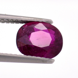 1,84 ct rosa Turmalin im Ovalschliff 8,33 x 7,12 mm