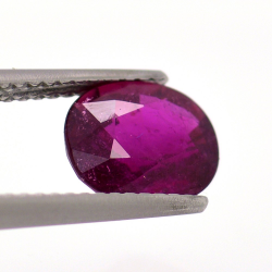 1,84 ct rosa Turmalin im Ovalschliff 8,33 x 7,12 mm