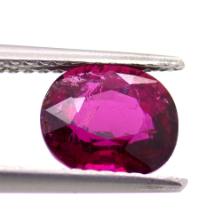 1,83 ct rosa Turmalin im Ovalschliff 7,85 x 6,71 mm