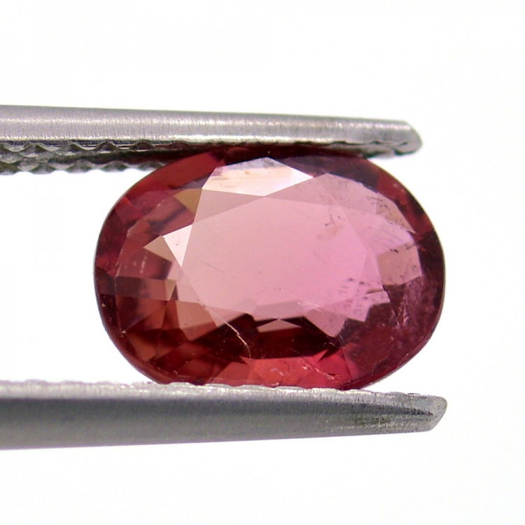 1,47 ct rosa Turmalin im Ovalschliff 8,17 x 6,28 mm