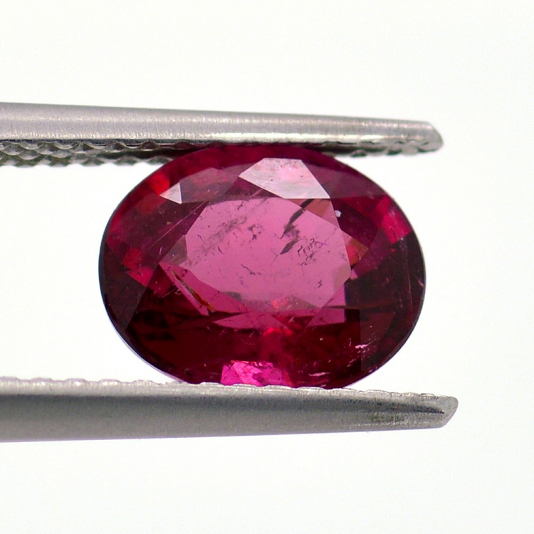 1.70ct Tourmaline Rose Taille Ovale 8.20x6.68mm