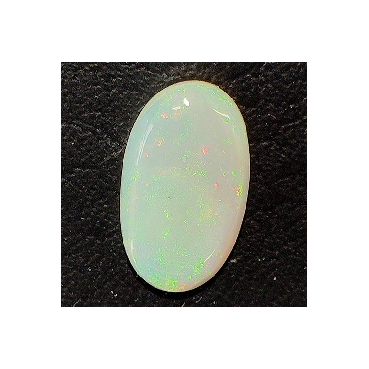 2.97ct Edelopal Oval Cabochon Schnitt