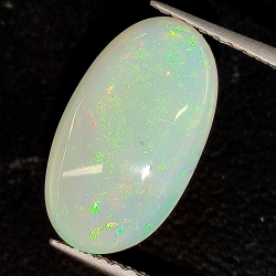 2.97ct Opale Noble Taille Cabochon Ovale