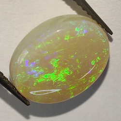 3.01ct Edelopal Oval Cabochon Schnitt