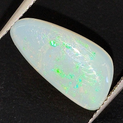 2.96ct Edelopal Fancy Cabochon Schnitt