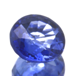 0,75 ct blauer Saphir im Ovalschliff 5,29 x 2,75 mm