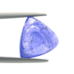 Cabochon di tanzanite con taglio triangolare da 8,10 ct, 13,85 x 12,65 mm