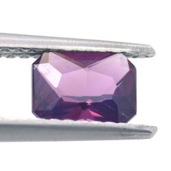 0.77ct Spinelle Pourpre Taille Ciseaux